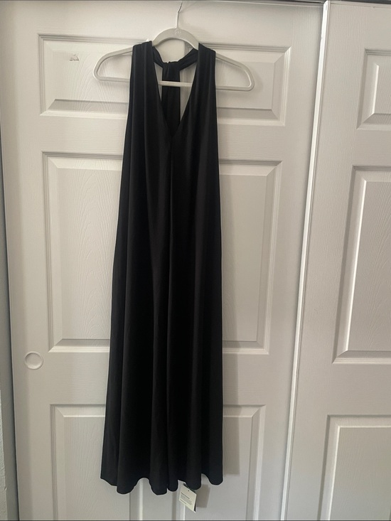 HALARA Dresses & Skirts - Halara V Neck Midi Casual Dress with Pockets. Size Large, Black.